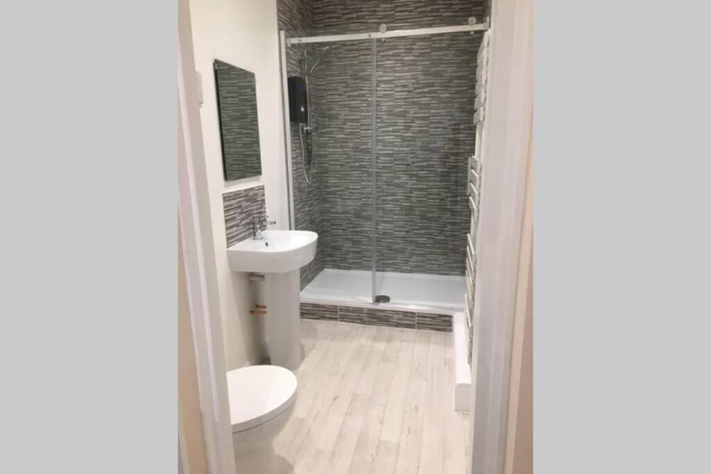 Private 1St Floor Apartment - Perfect For Port Of Dover, Eurotunnel And Short Stays Exterior foto